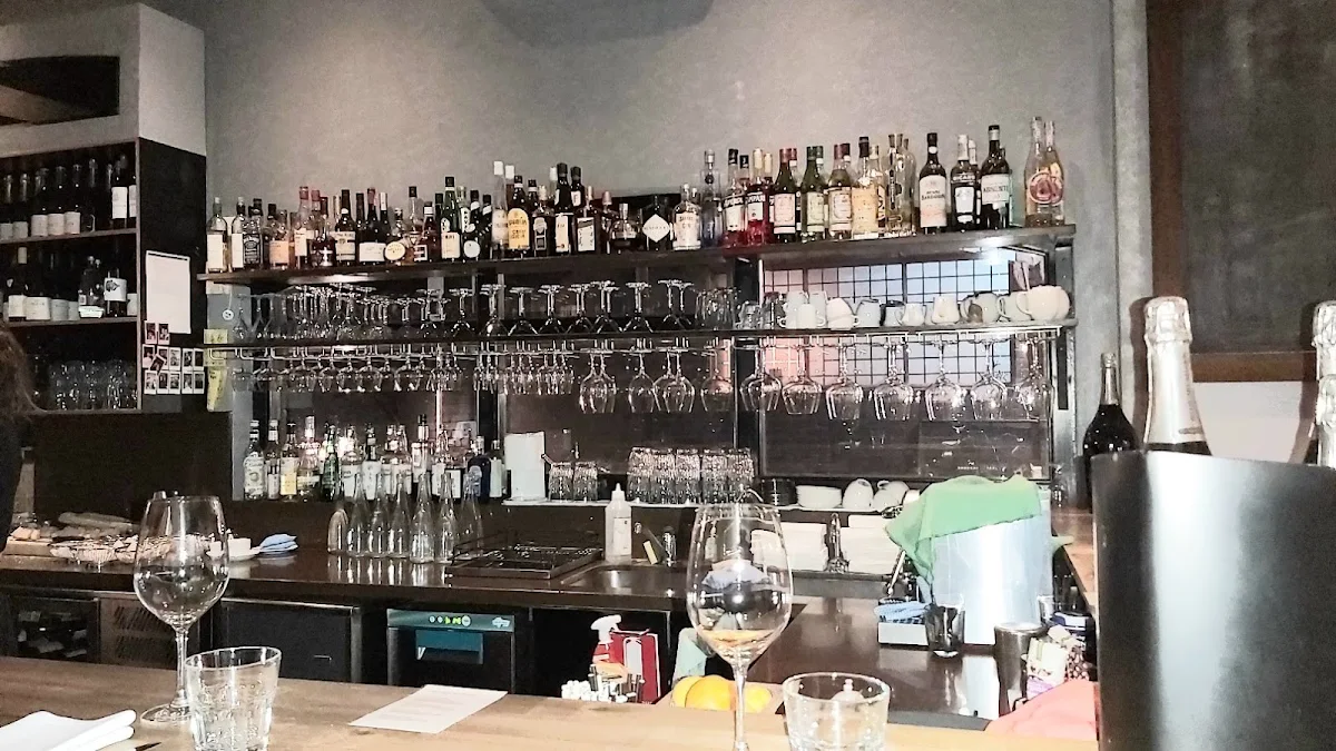 Vibe, Chez Olivier Le Bistro