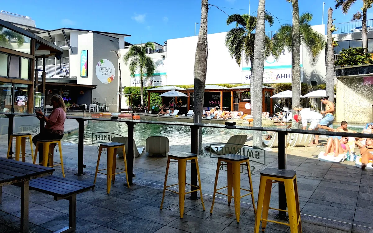 Vibe, Gilligan's Hotel & Resort