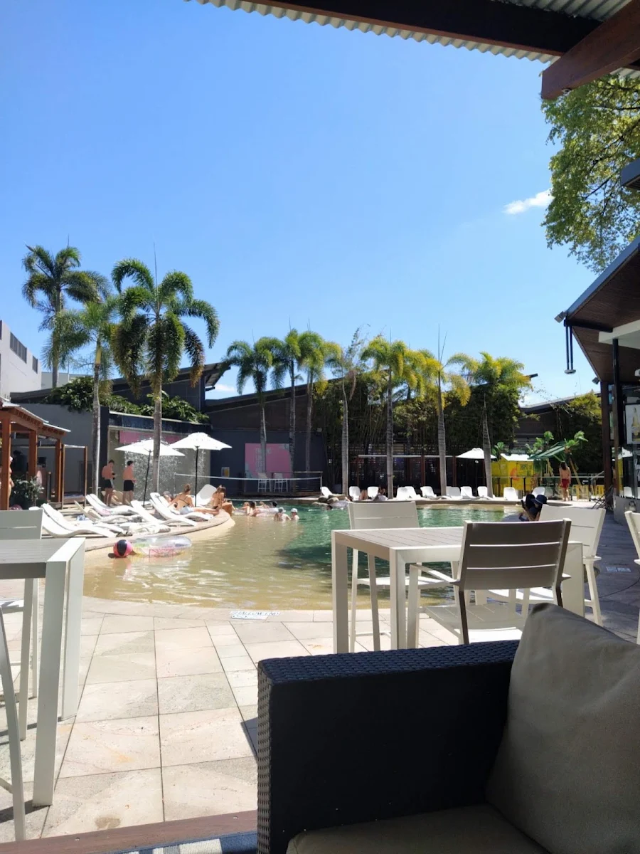 Vibe, Gilligan's Hotel & Resort