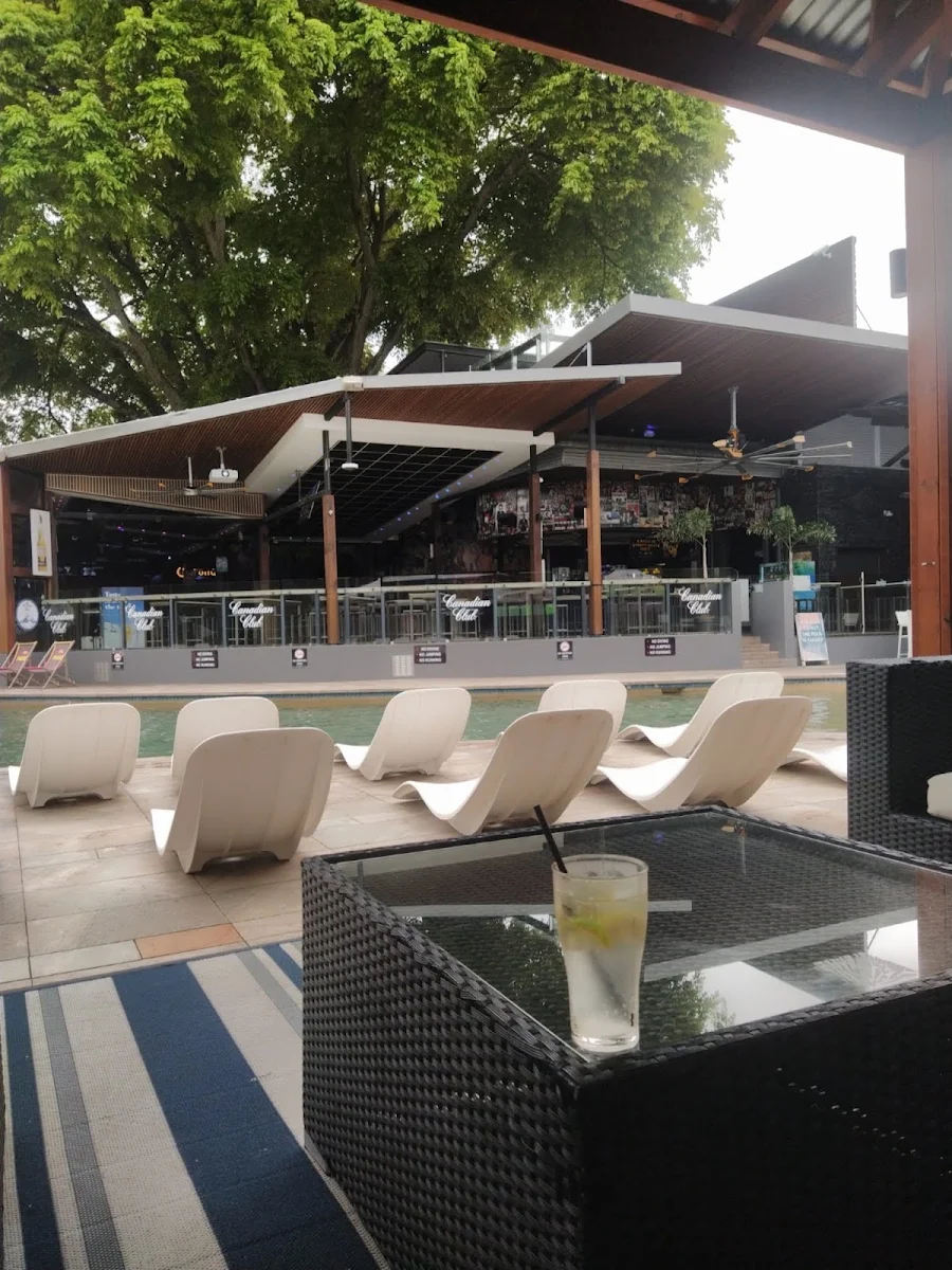 Vibe, Gilligan's Hotel & Resort