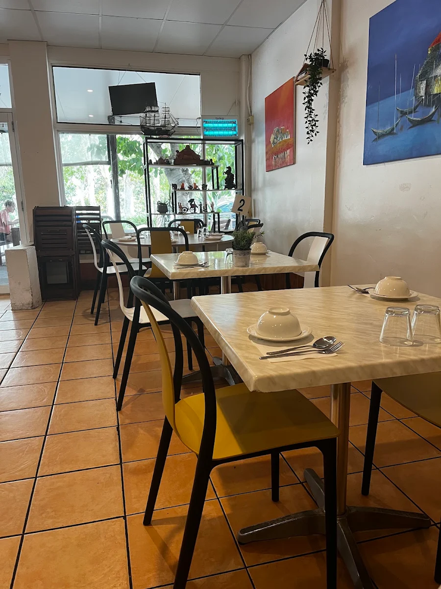 Vibe, Viet House Restaurant