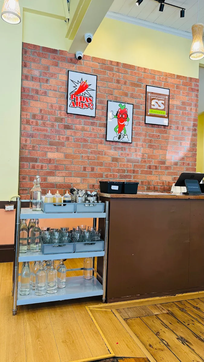 Vibe, Waroeng SS Spesial Sambal Carlton