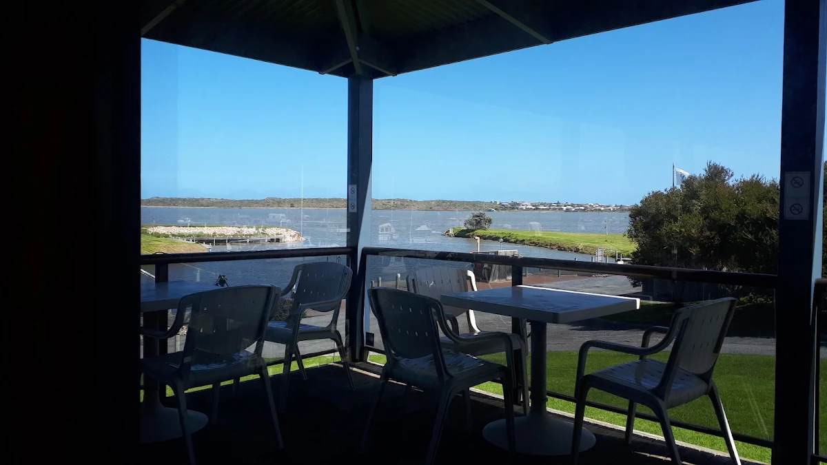 Vibe, Islanders' Tavern
