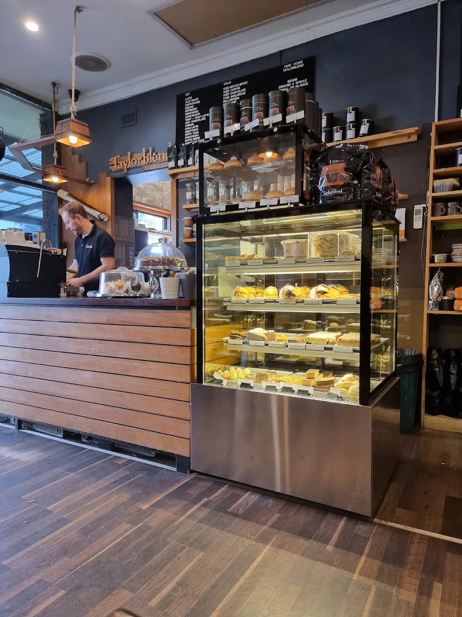 Vibe, Taylor Blend cafe
