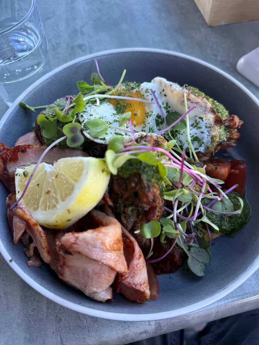 Food & drink, The Local Parklakes