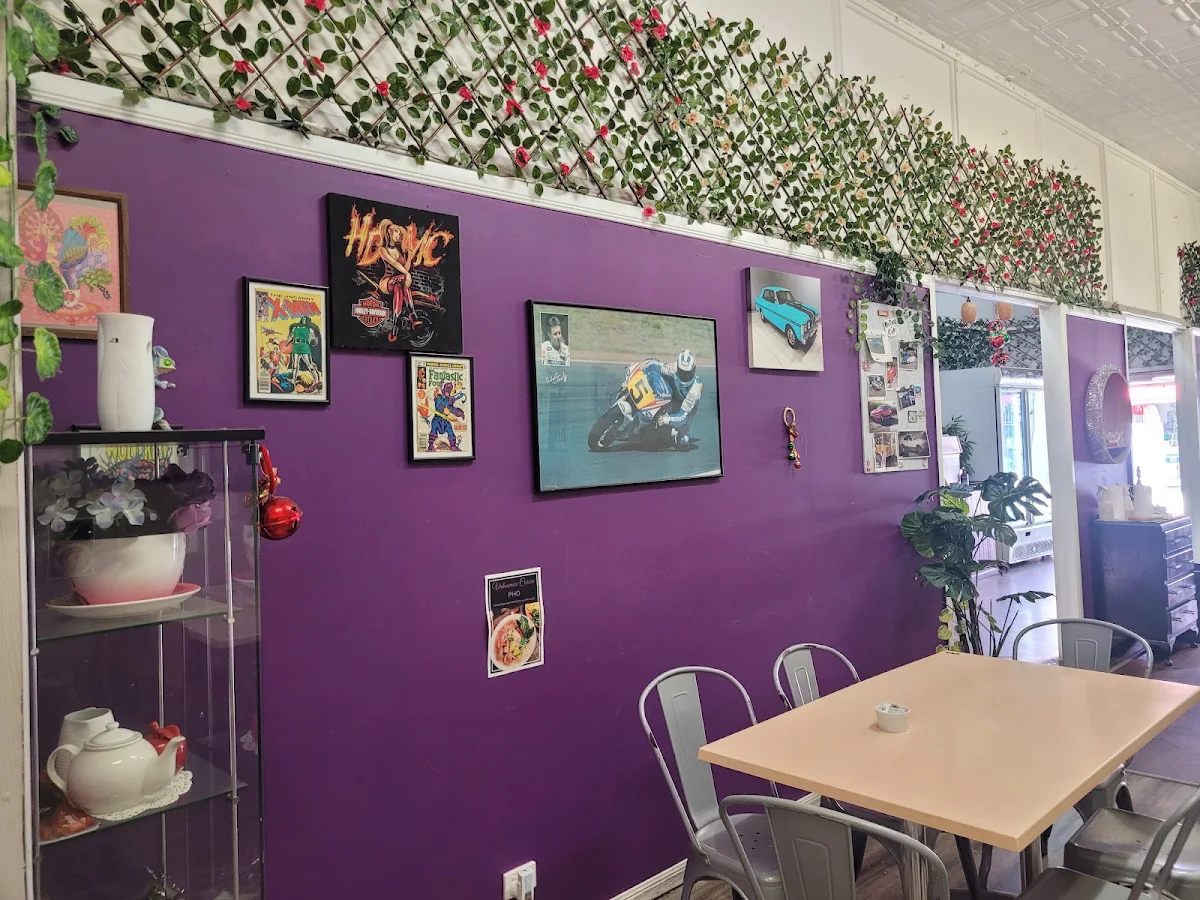 Vibe, Cheryl-Lyn's Cafe