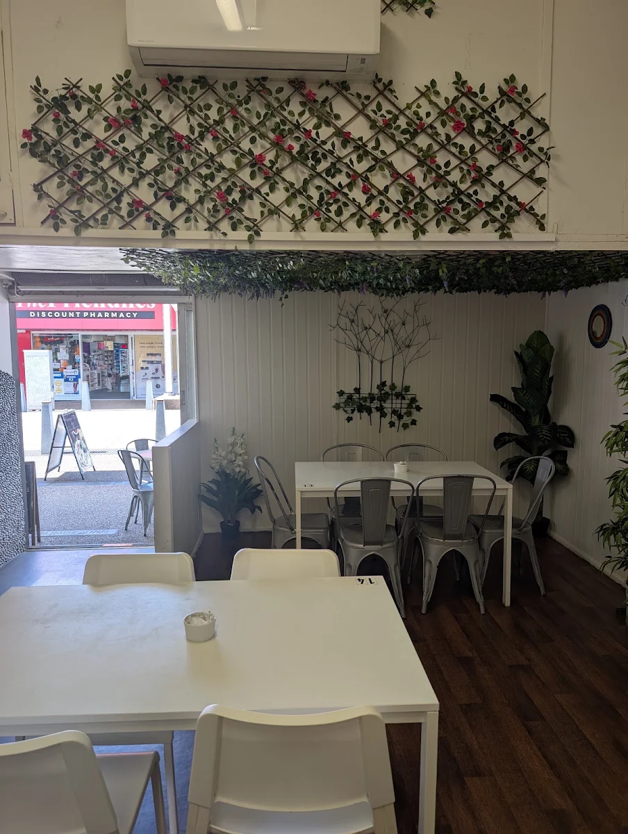 Vibe, Cheryl-Lyn's Cafe