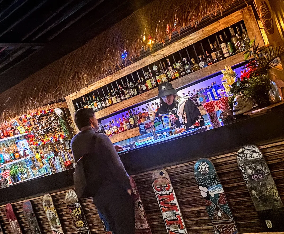Vibe, Jack & Bones Island Bar