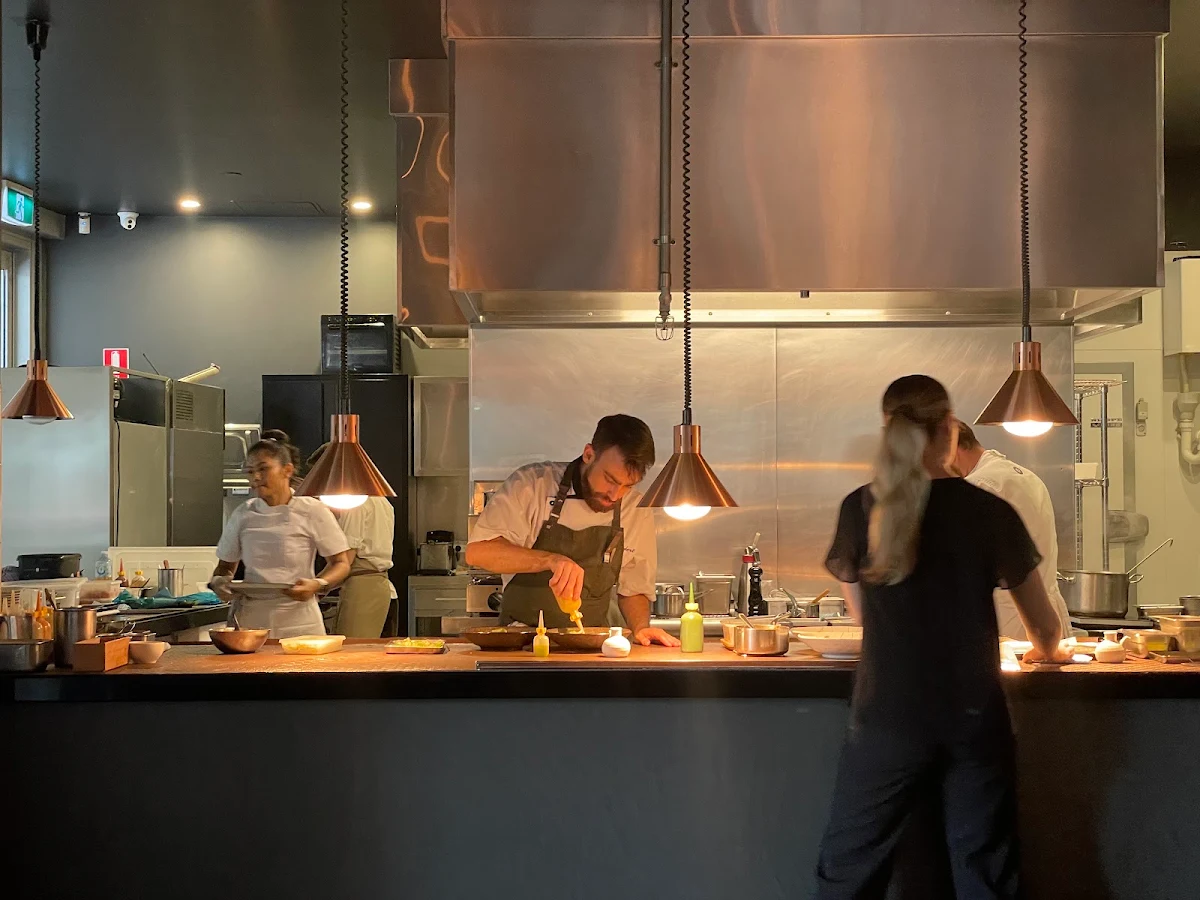 Vibe, Restaurant Dan Arnold