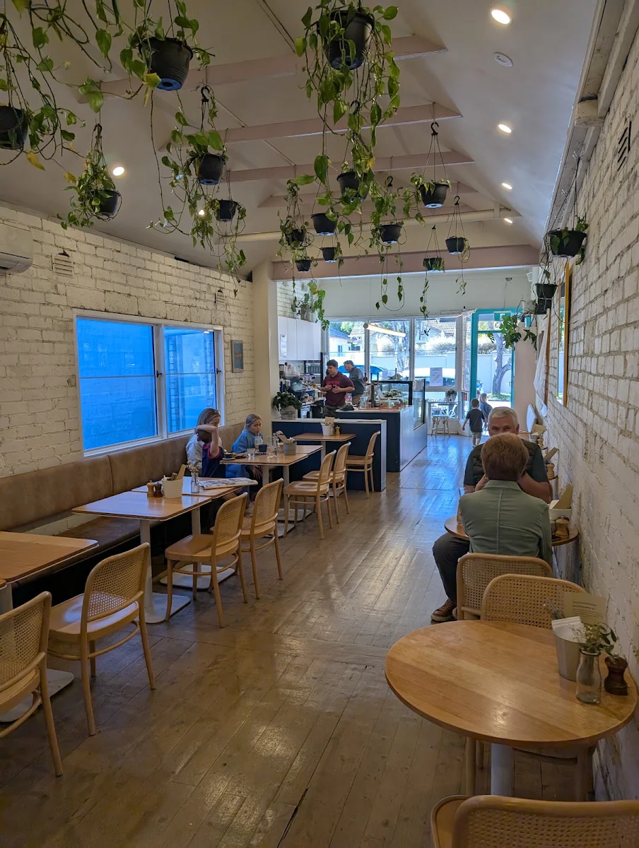 Vibe, Pippa's Cafe