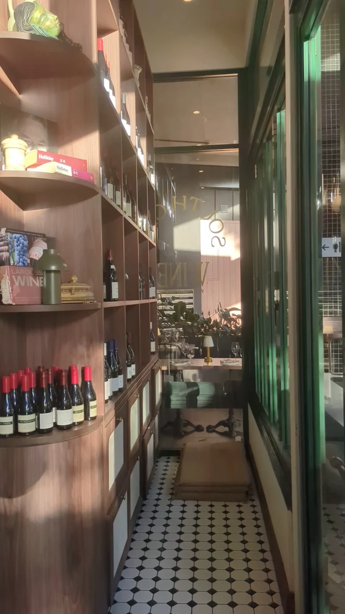 Vibe, South City Wine Bar & Bistro