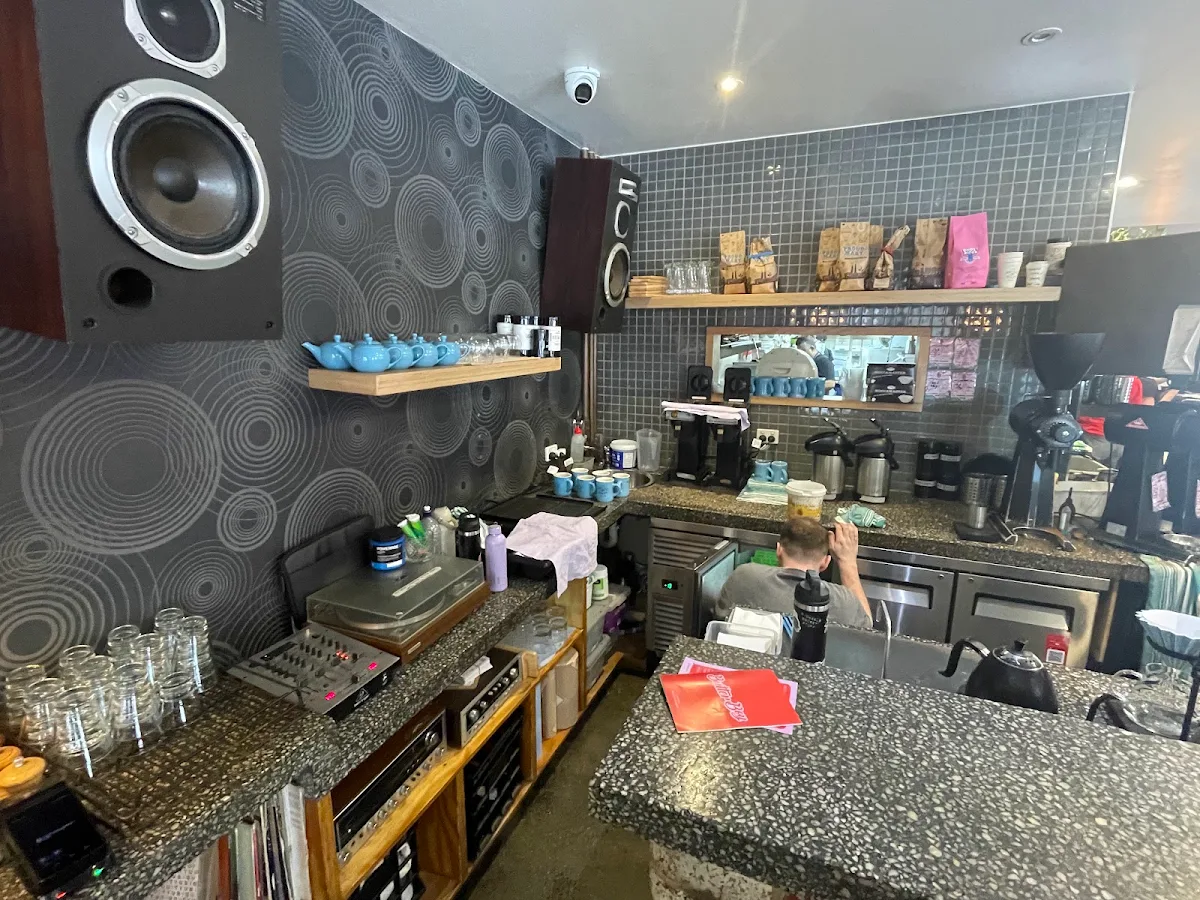 Vibe, Proud Mary Coffee