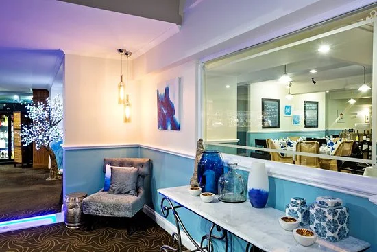 Vibe, Riviera Bar & Grill