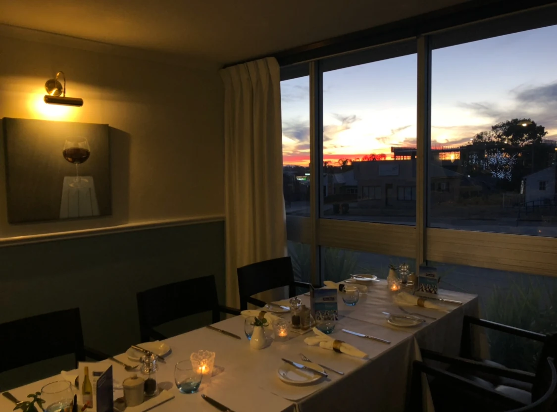 Vibe, Riviera Bar & Grill