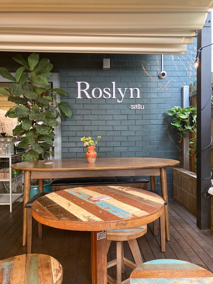 Roslyn Thai Cafe cover