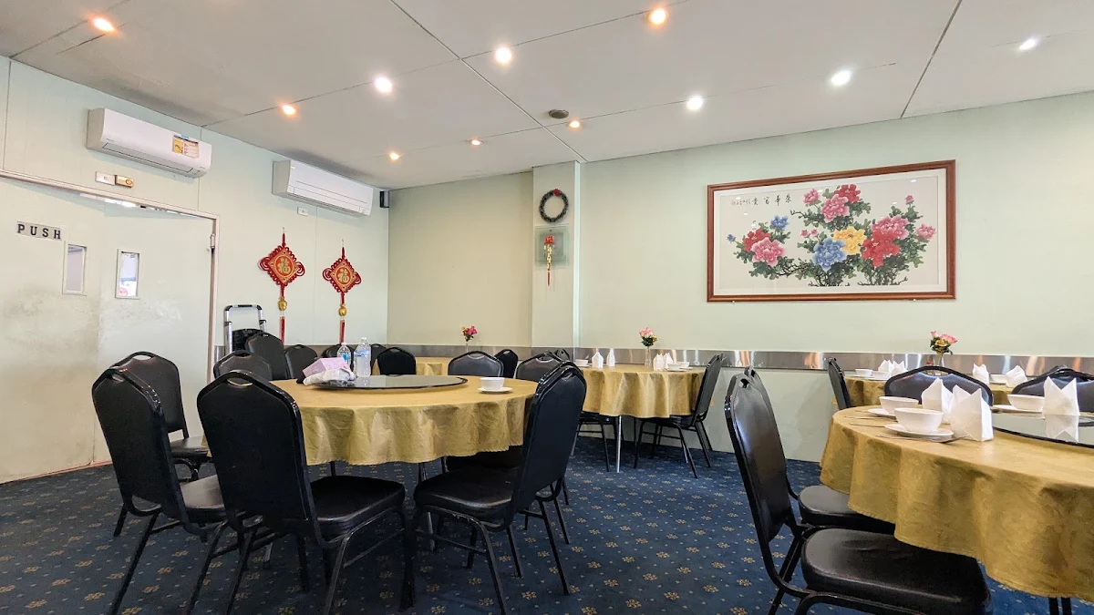 Vibe, Golden Star 2001 Chinese Restaurant