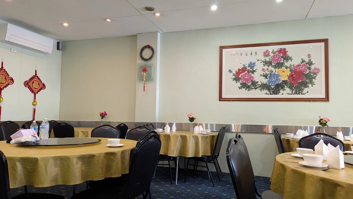 Vibe, Golden Star 2001 Chinese Restaurant
