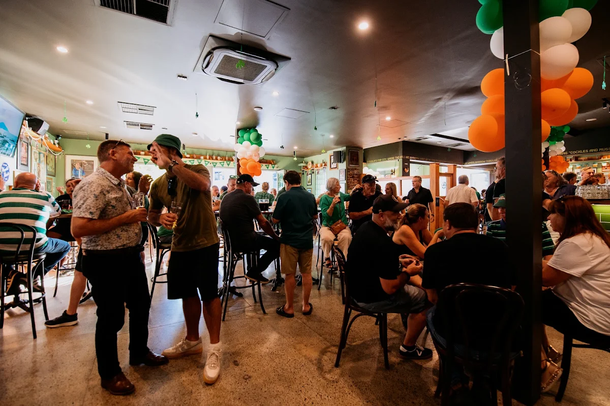 Vibe, Molly's Irish Pub Vic Park