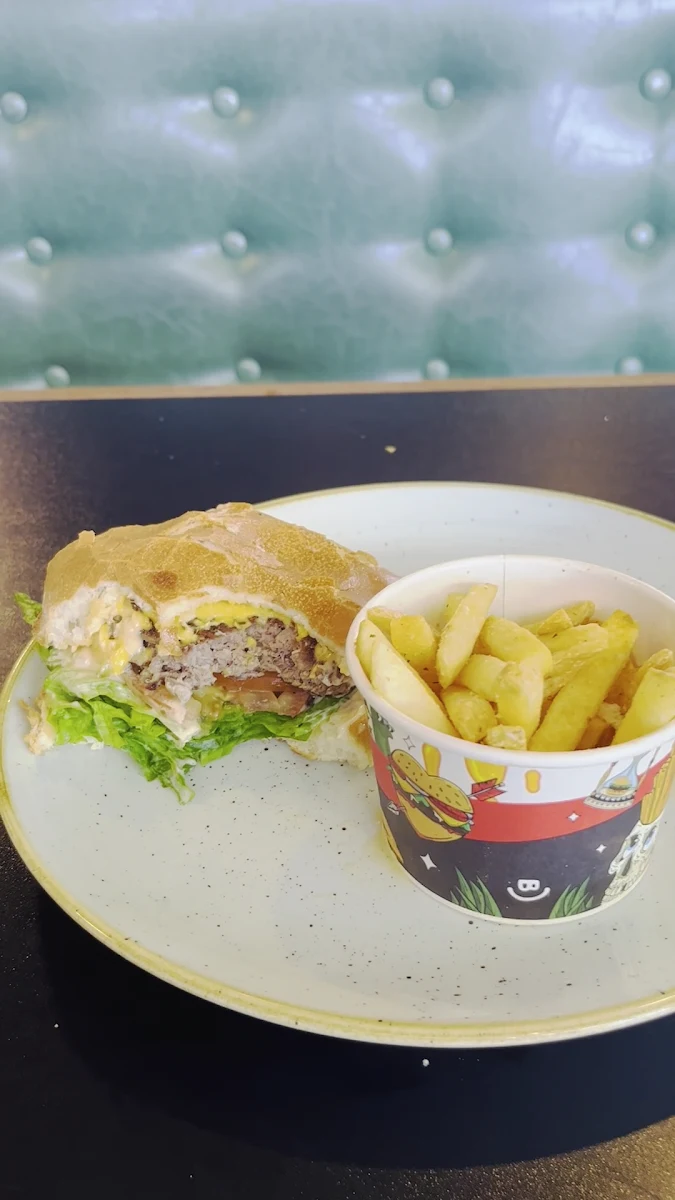 Vibe, Burger Urge (Greenhills)