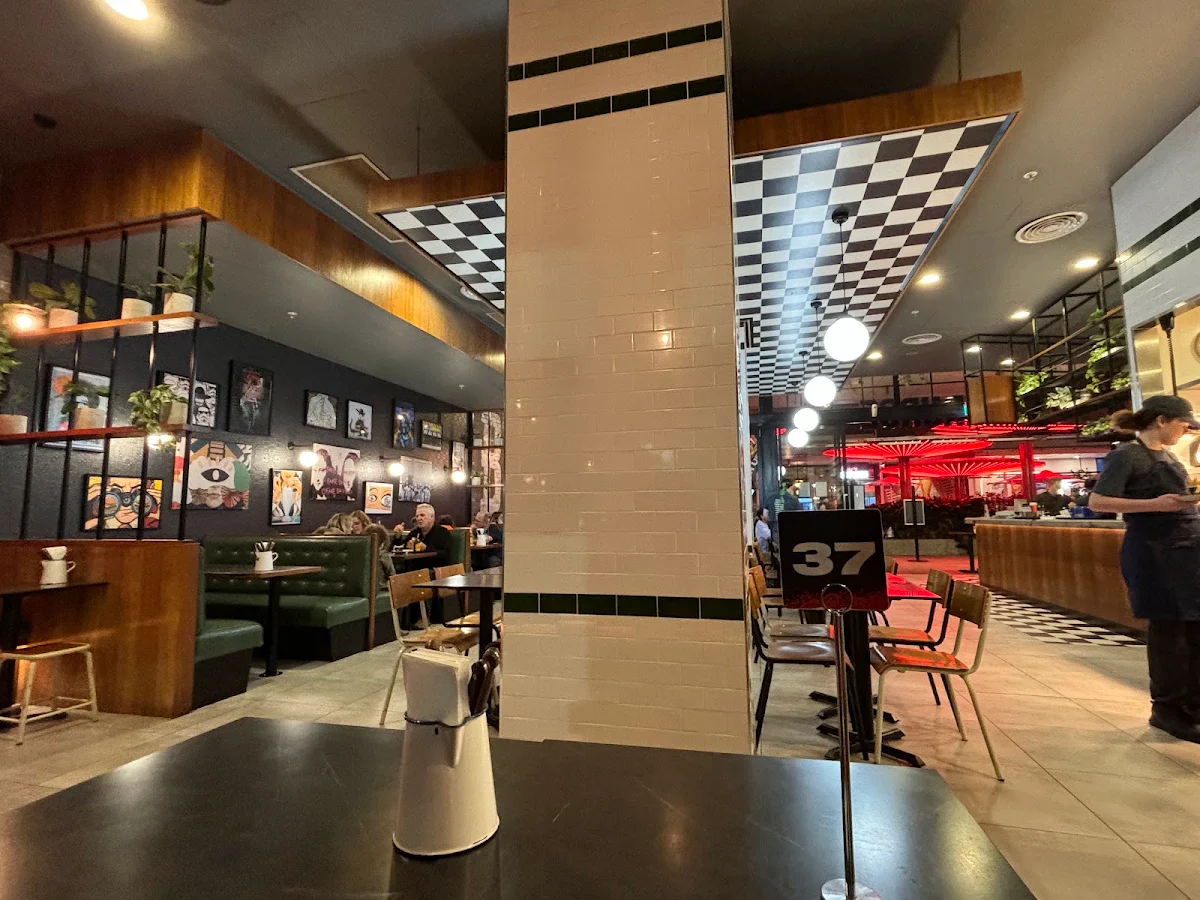 Vibe, Burger Urge (Greenhills)