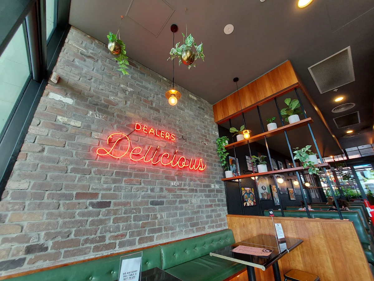 Vibe, Burger Urge (Greenhills)