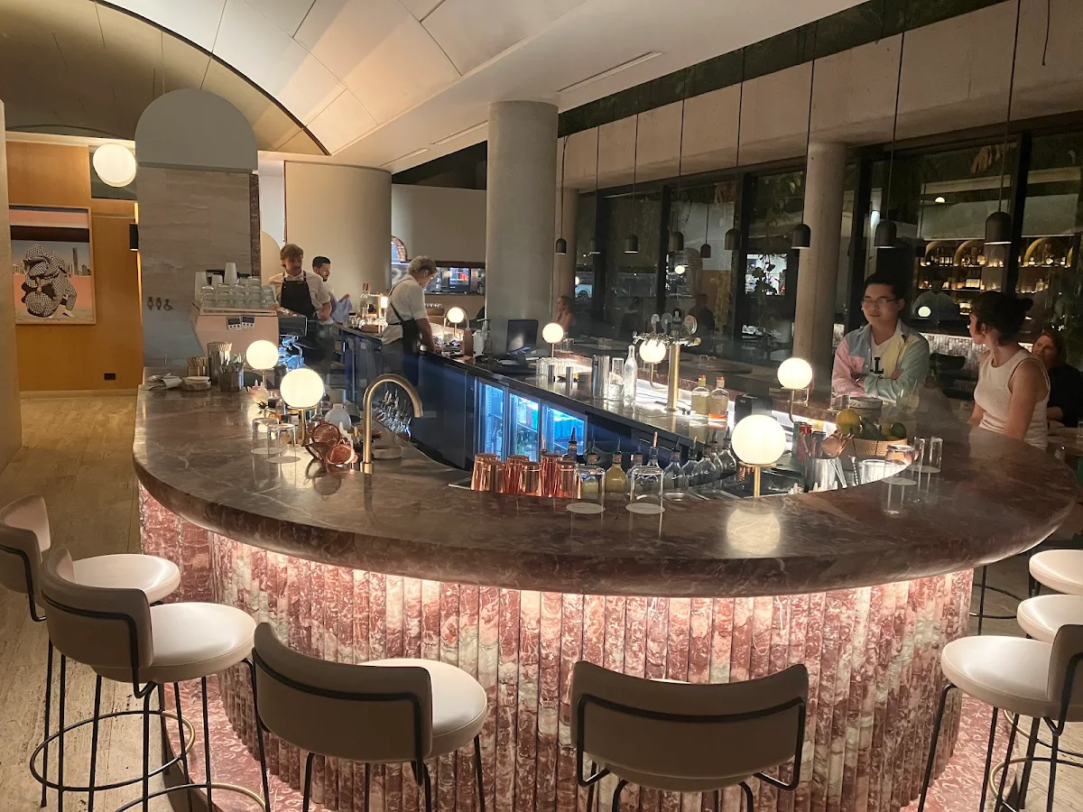 Vibe, Lobby Bar