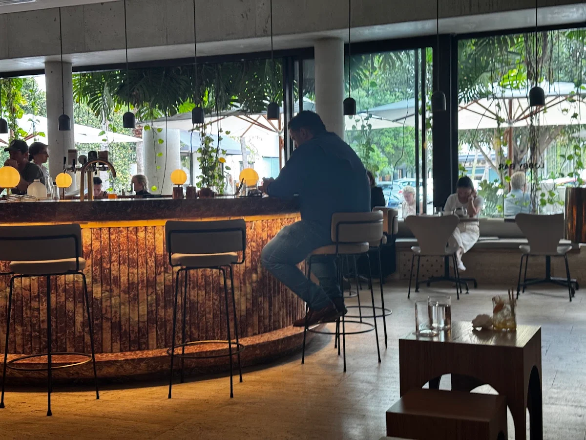 Vibe, Lobby Bar