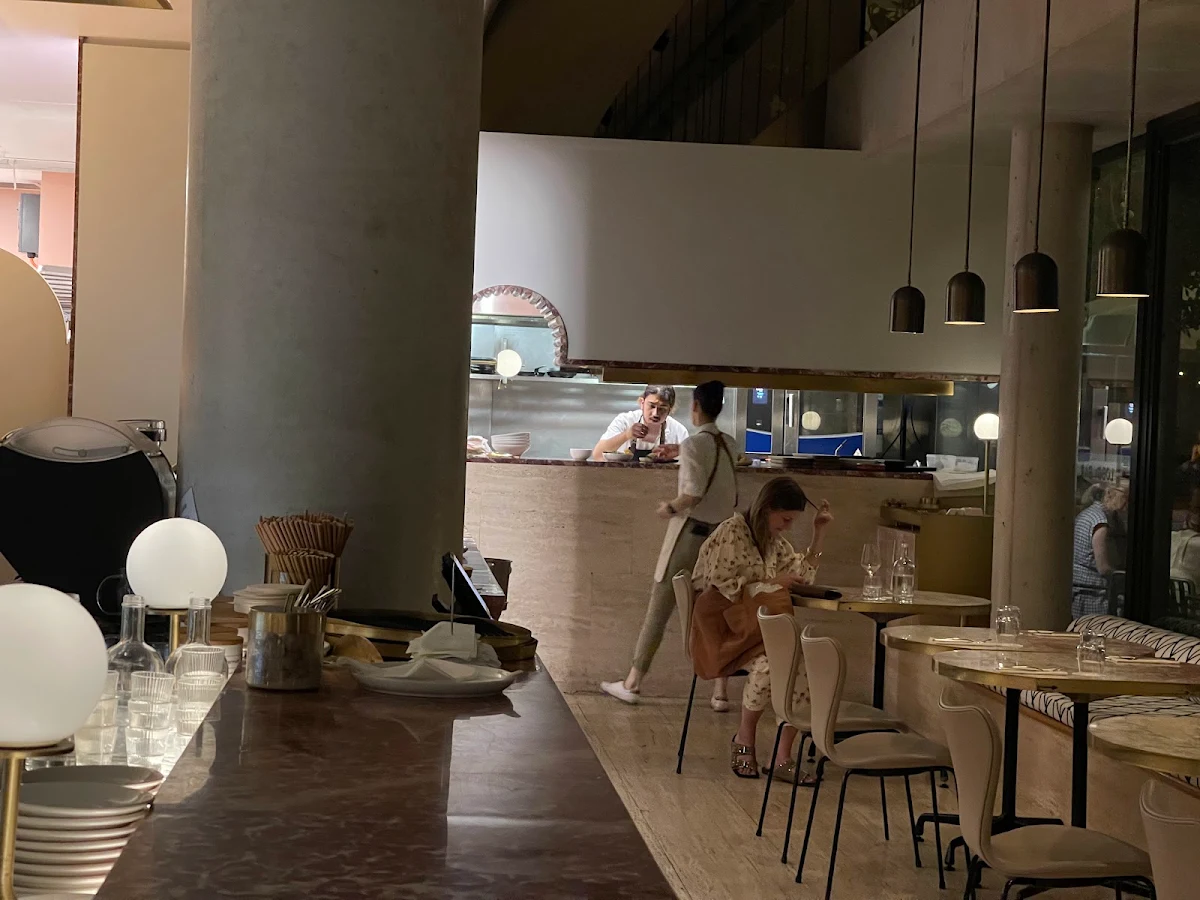 Vibe, Lobby Bar