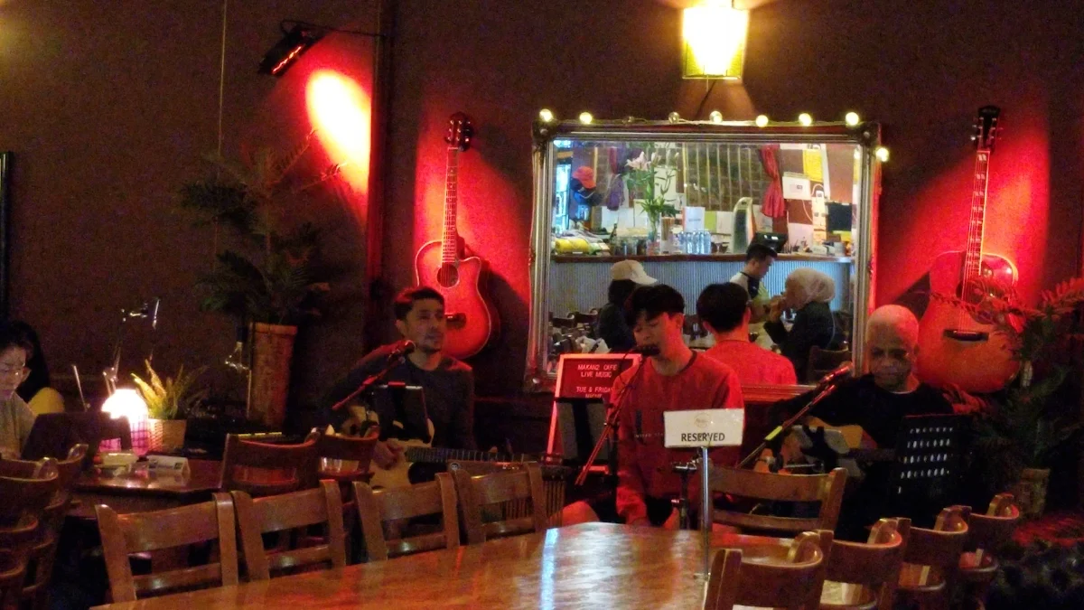 Vibe, Makan² Cafe