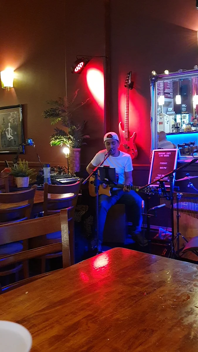 Vibe, Makan² Cafe