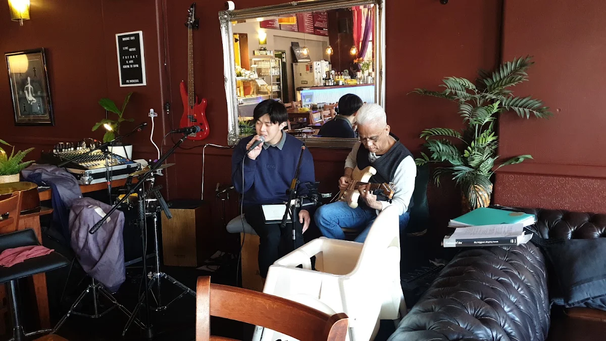 Vibe, Makan² Cafe