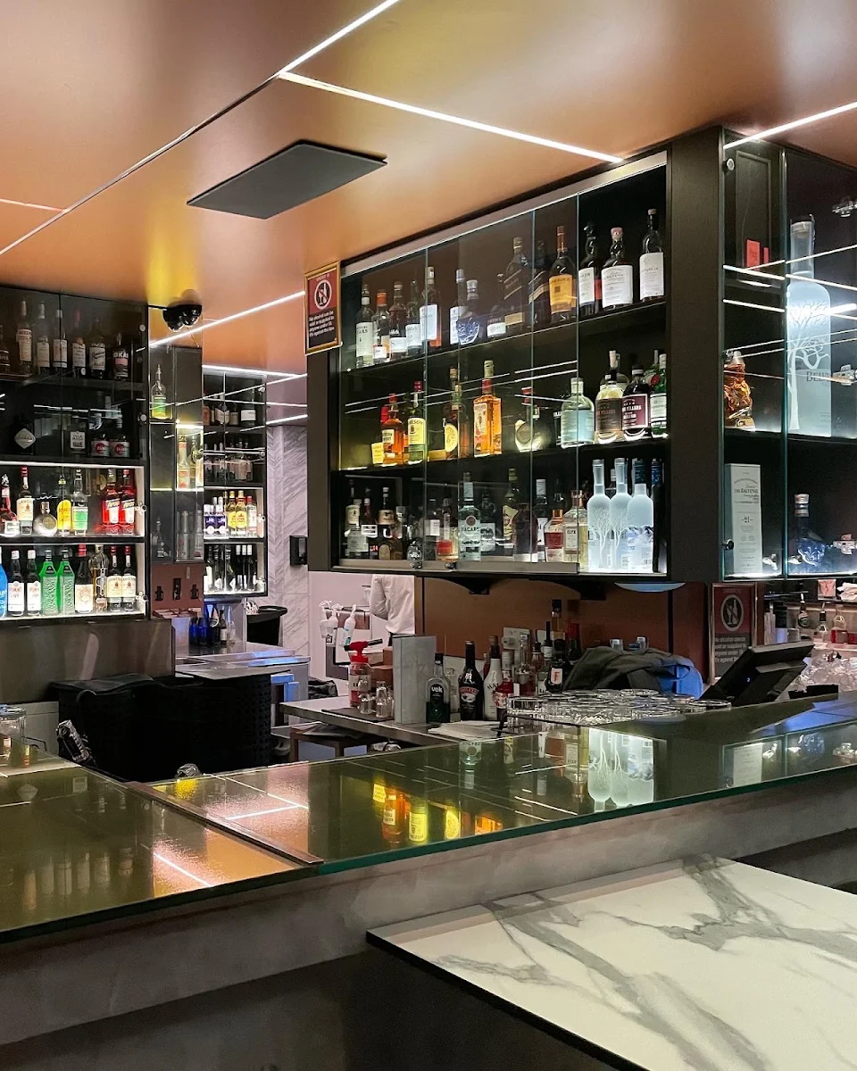 Vibe, Skye Bar & Lounge
