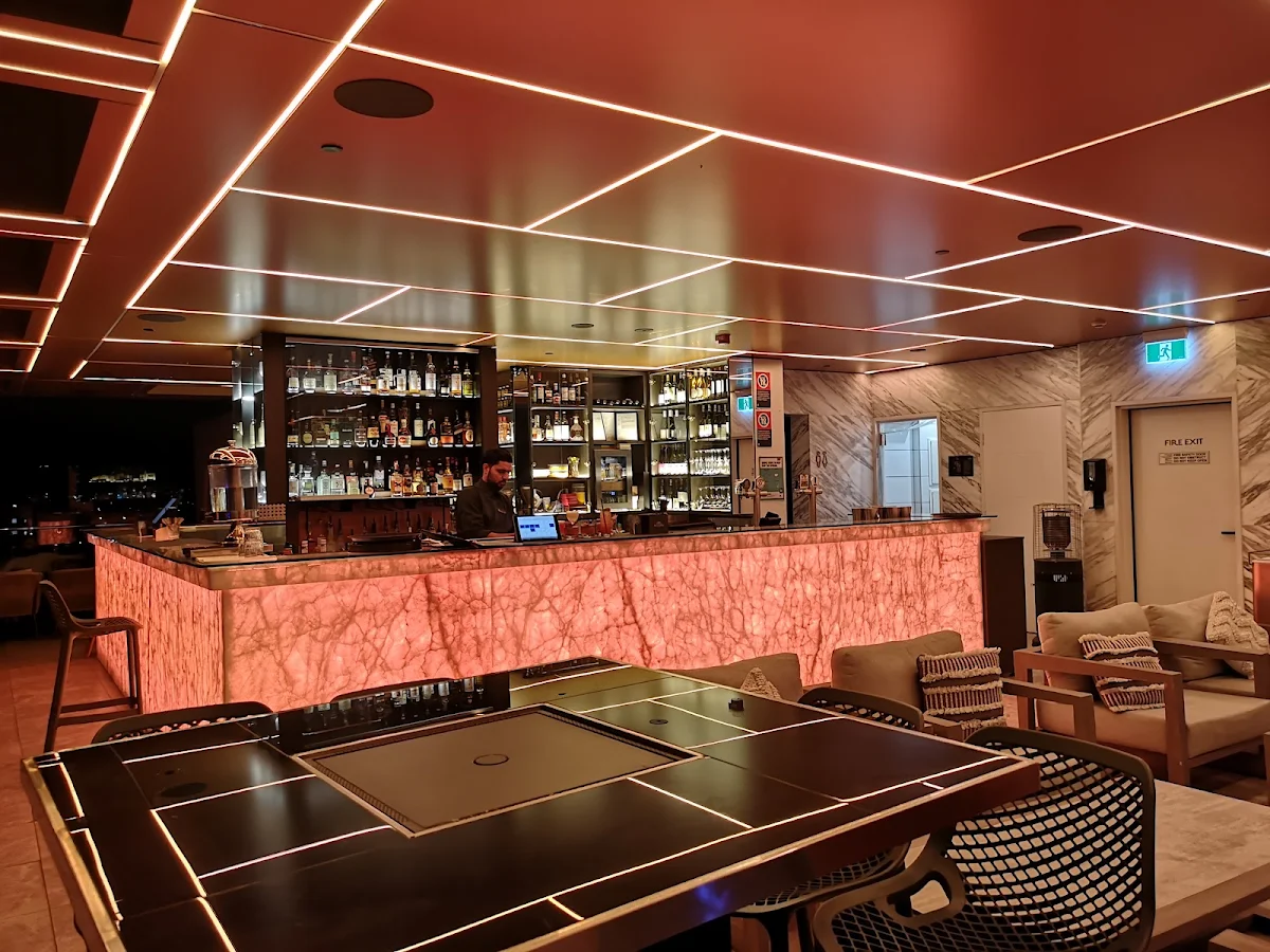 Vibe, Skye Bar & Lounge