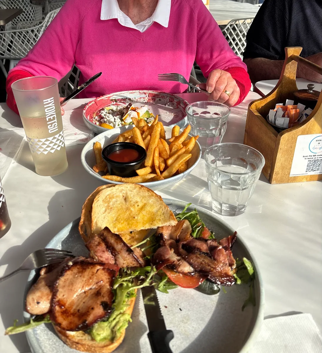 Food & drink, THE BAYVIEW CAFE & RESTAURANT