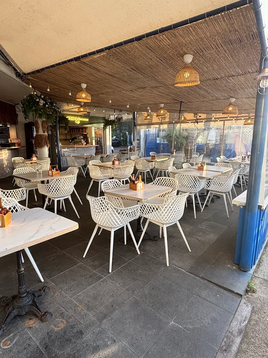 Vibe, THE BAYVIEW CAFE & RESTAURANT