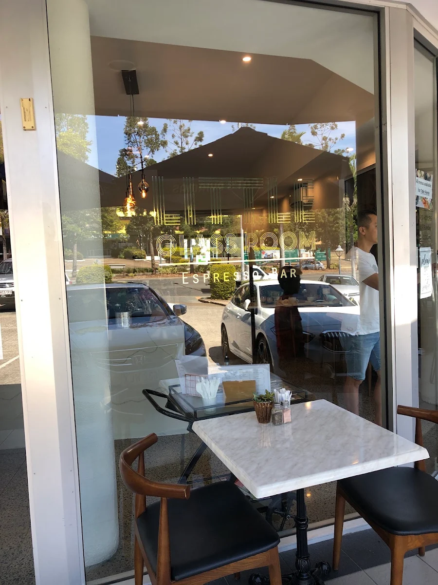 Vibe, Little Glass Room Bar & Restaurant