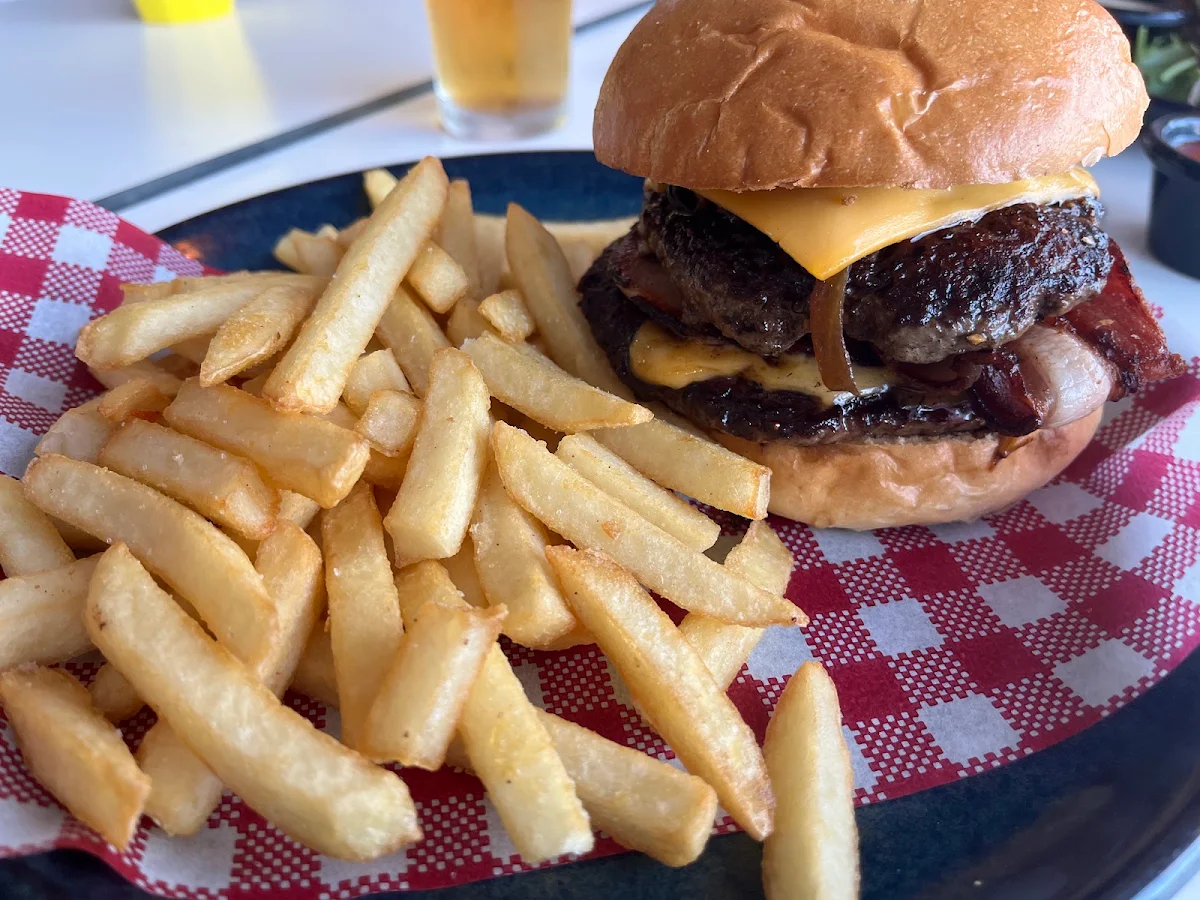 Food & drink, Edgeworth Tavern