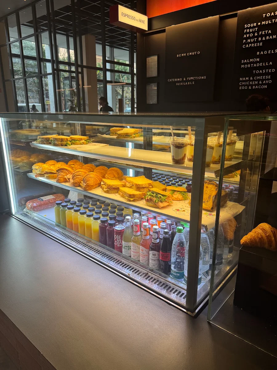Vibe, Milana Espresso