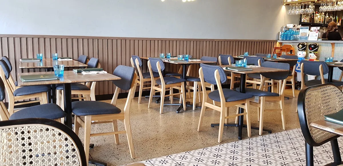 Vibe, Ros Niyom (Glenmore Park)
