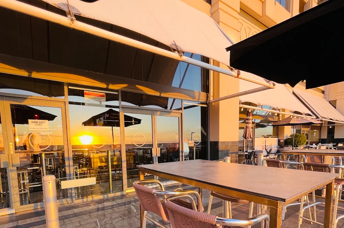 Vibe, Marina Sunset Bar