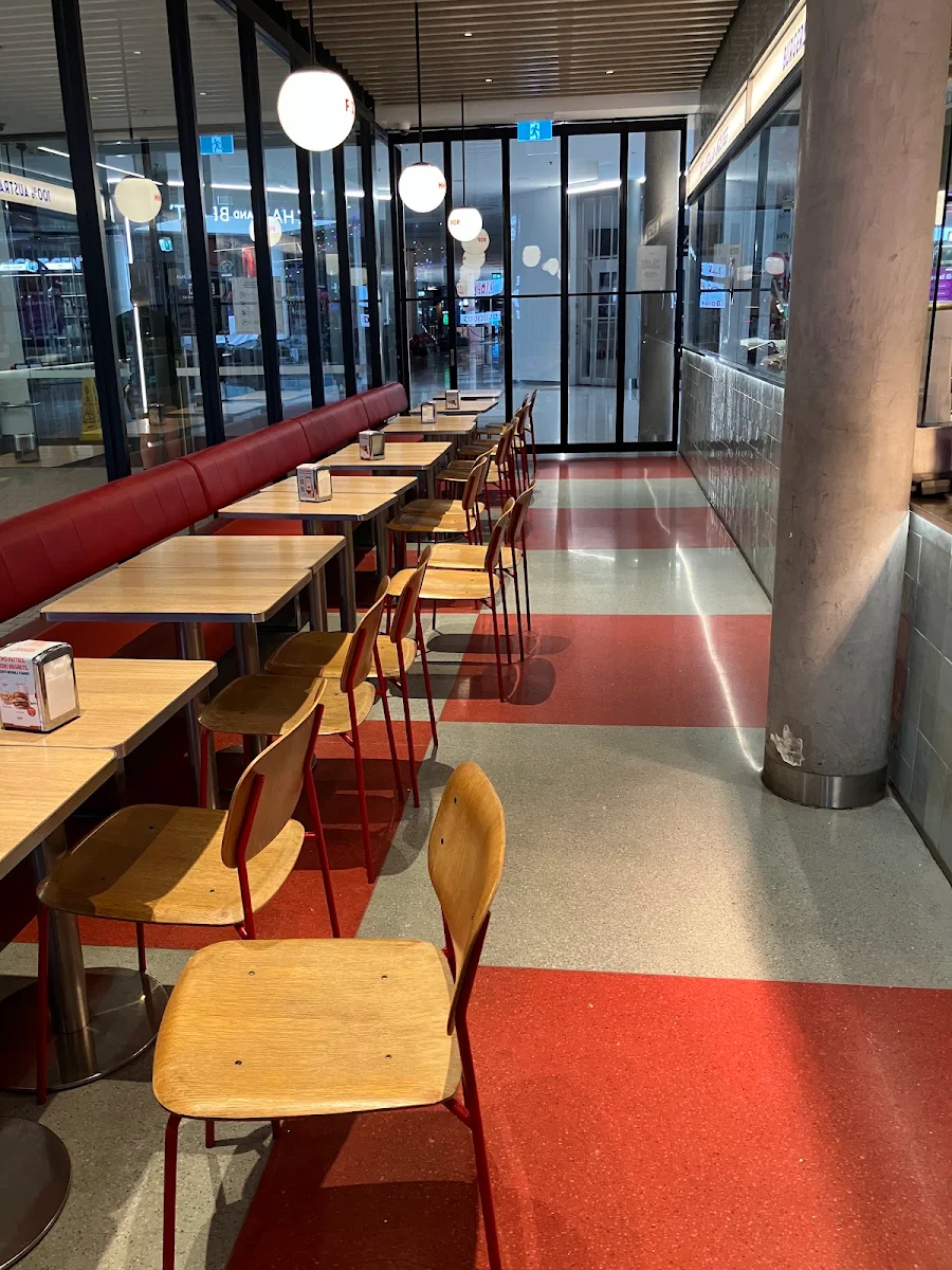 Vibe, Slim's Quality Burger