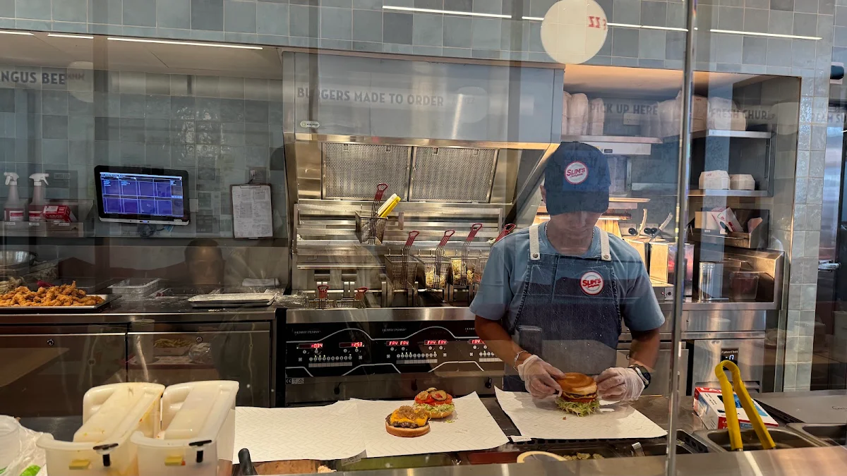 Vibe, Slim's Quality Burger