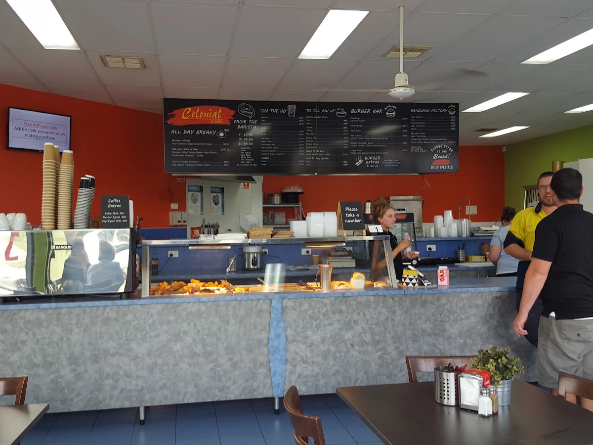 Vibe, Colonial Cafe