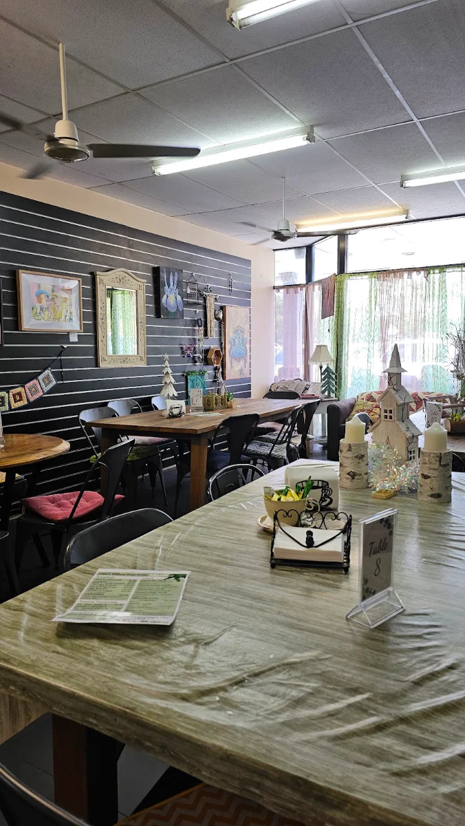 Vibe, Lisa's Willow Tree Cafe