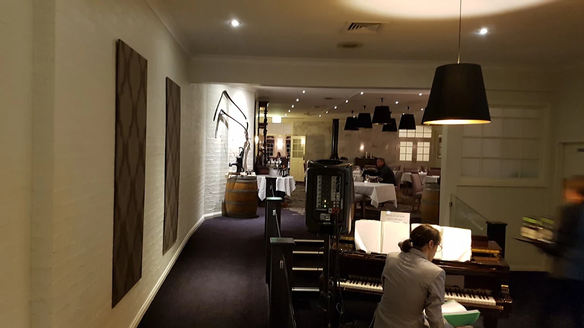 Vibe, Harvest Restaurant