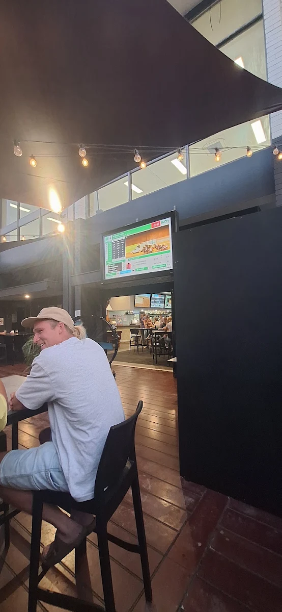Vibe, Punters Bar