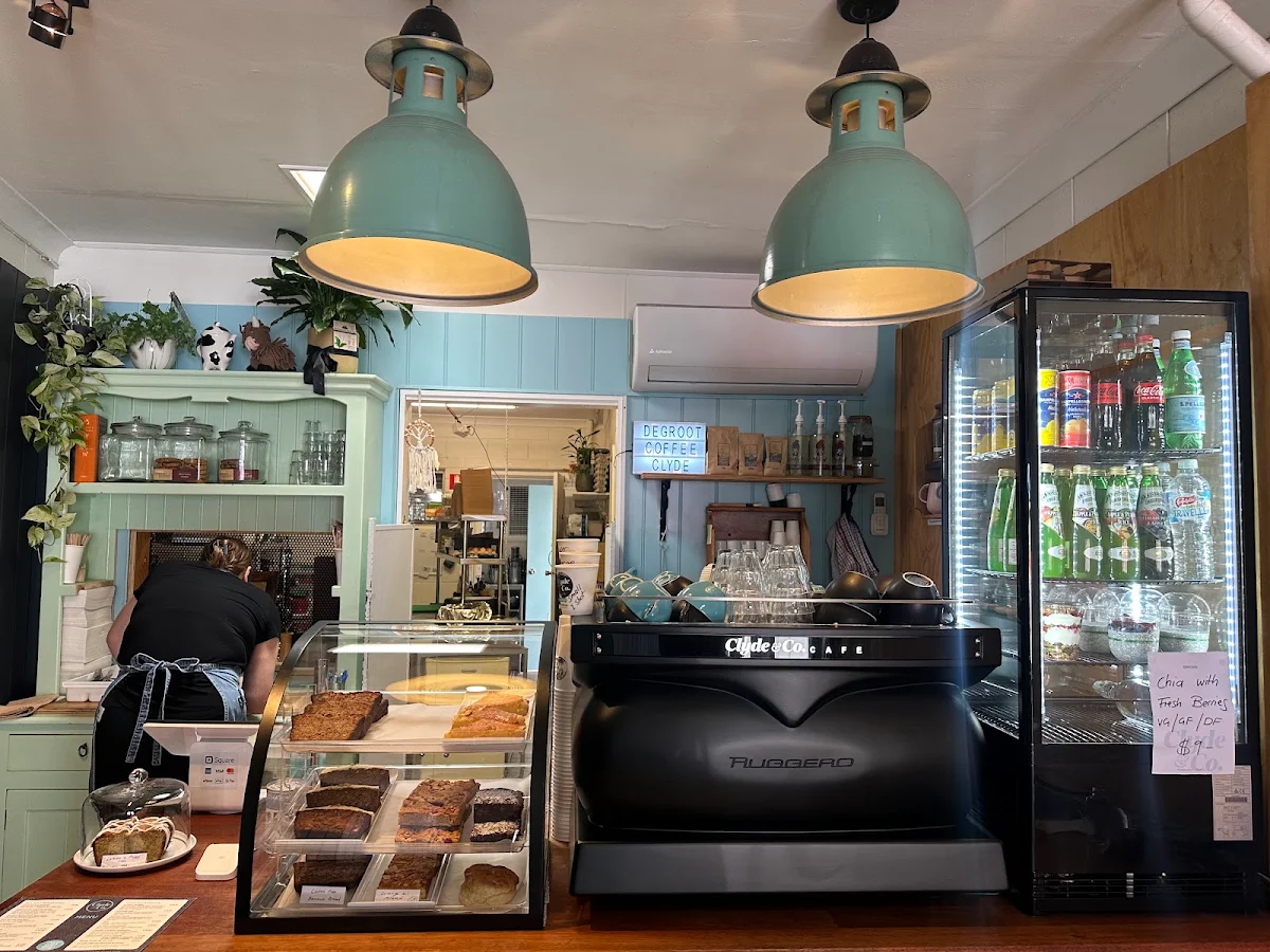 Vibe, Cafe Clyde & Co