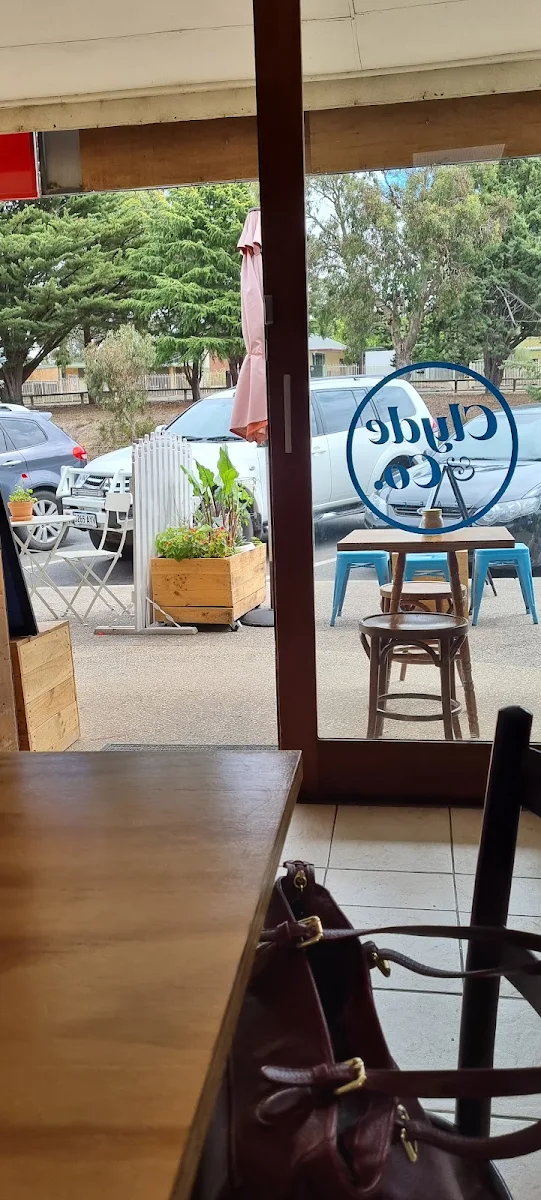 Vibe, Cafe Clyde & Co