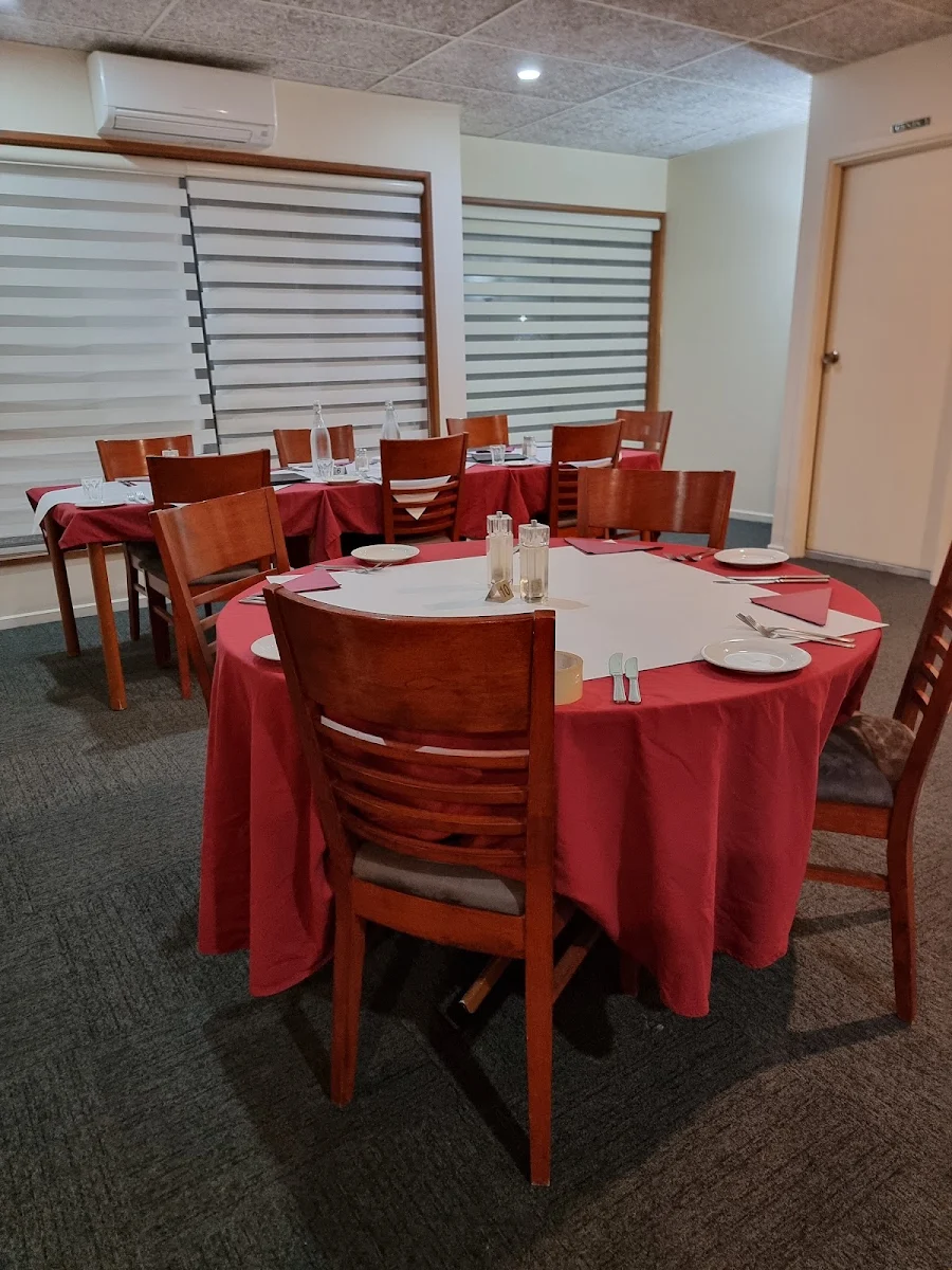Vibe, Ashley's Restaurant