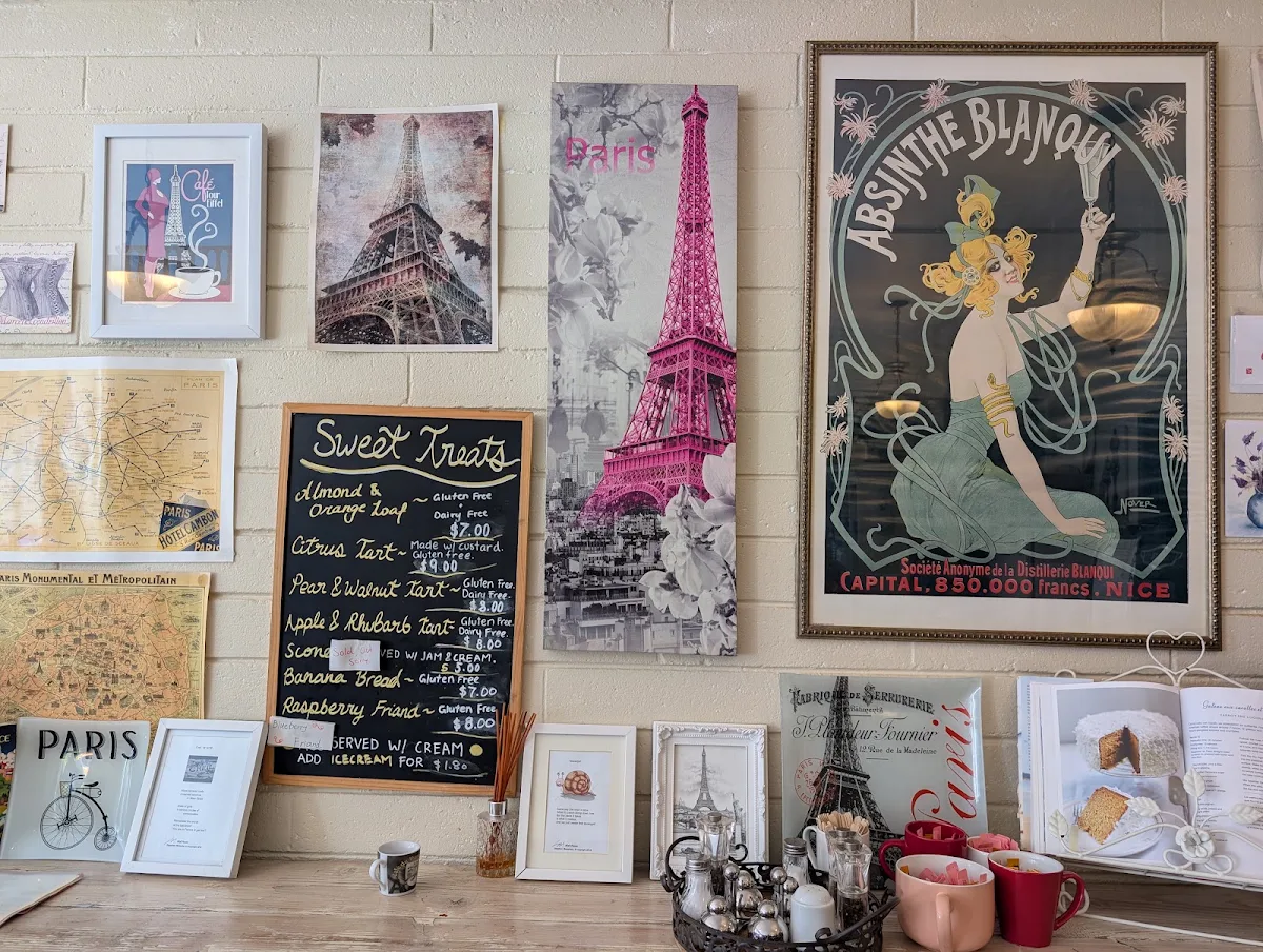 Menu, Little Paris Café